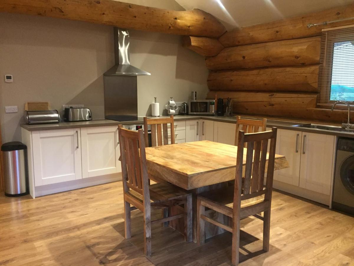 Ewes Water Log Cabins Langholm ภายนอก รูปภาพ