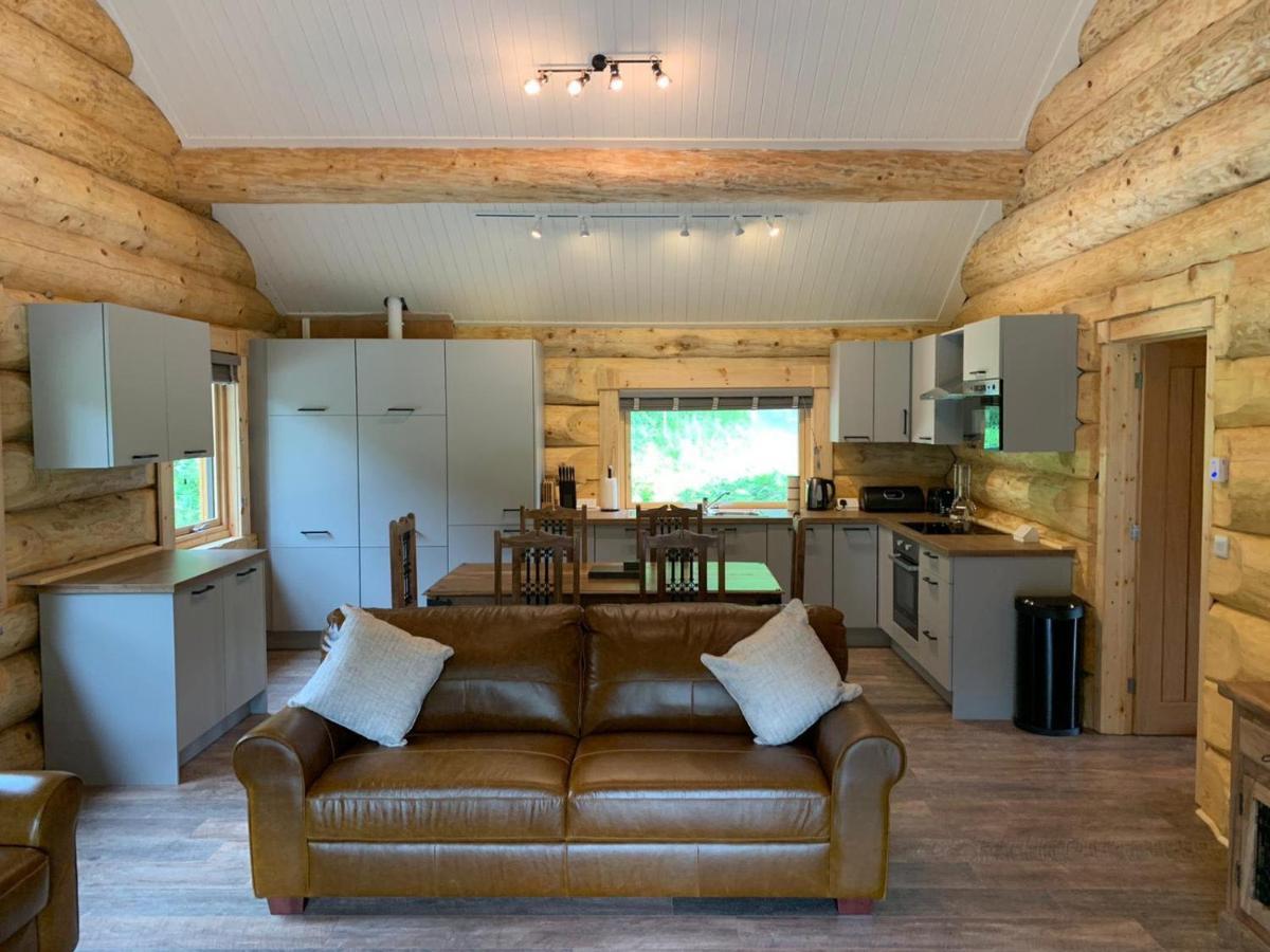 Ewes Water Log Cabins Langholm ภายนอก รูปภาพ
