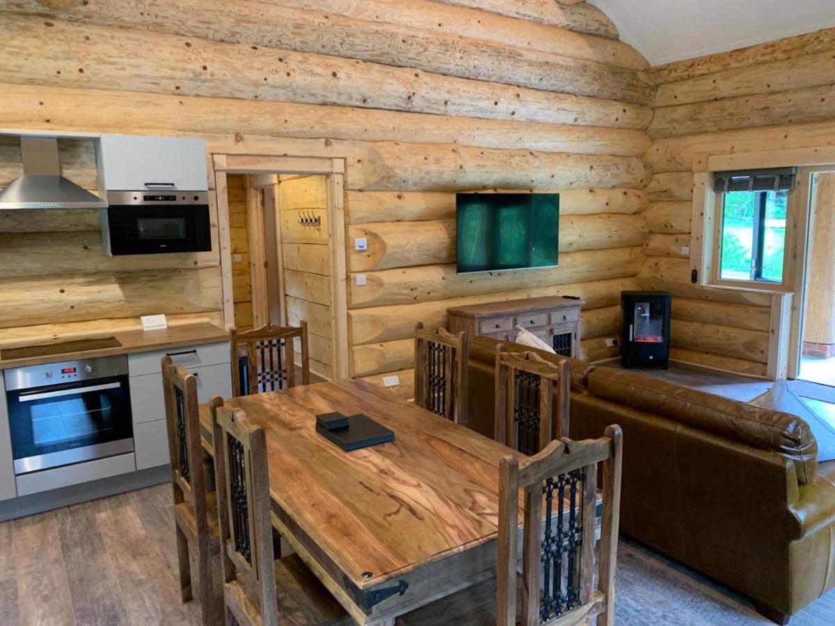 Ewes Water Log Cabins Langholm ภายนอก รูปภาพ
