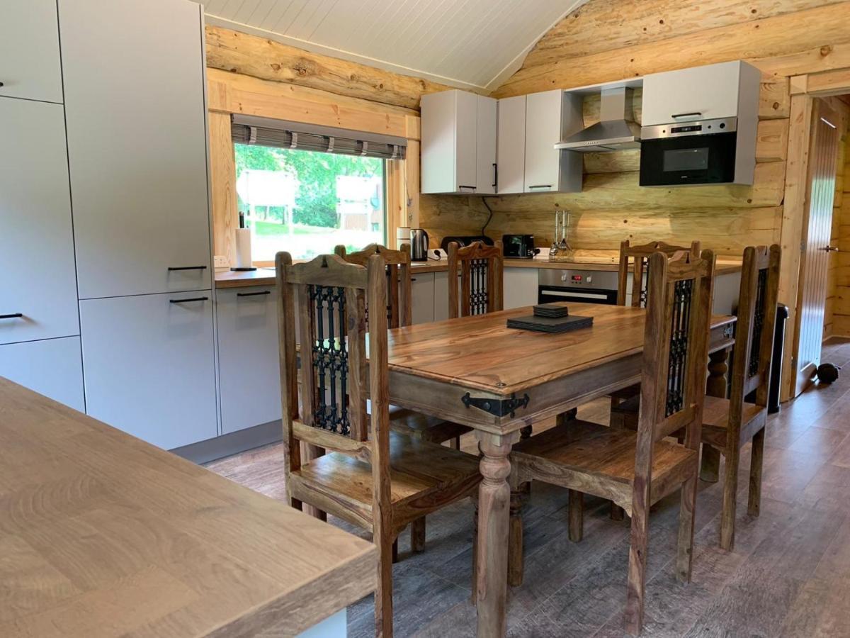 Ewes Water Log Cabins Langholm ภายนอก รูปภาพ