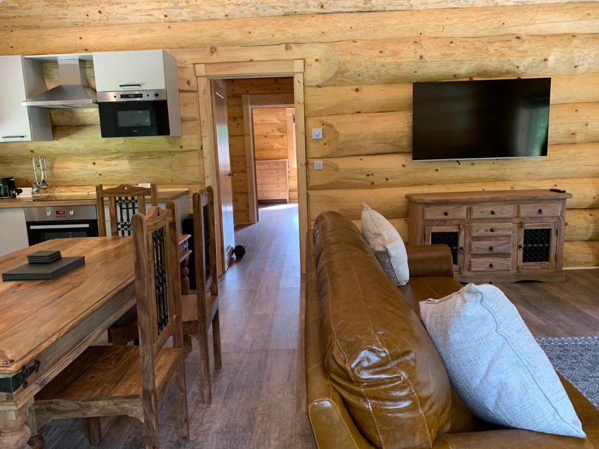 Ewes Water Log Cabins Langholm ภายนอก รูปภาพ