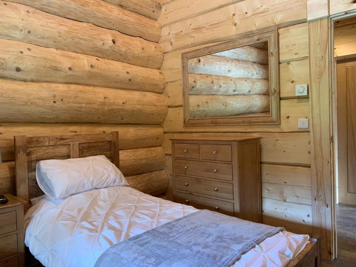 Ewes Water Log Cabins Langholm ภายนอก รูปภาพ