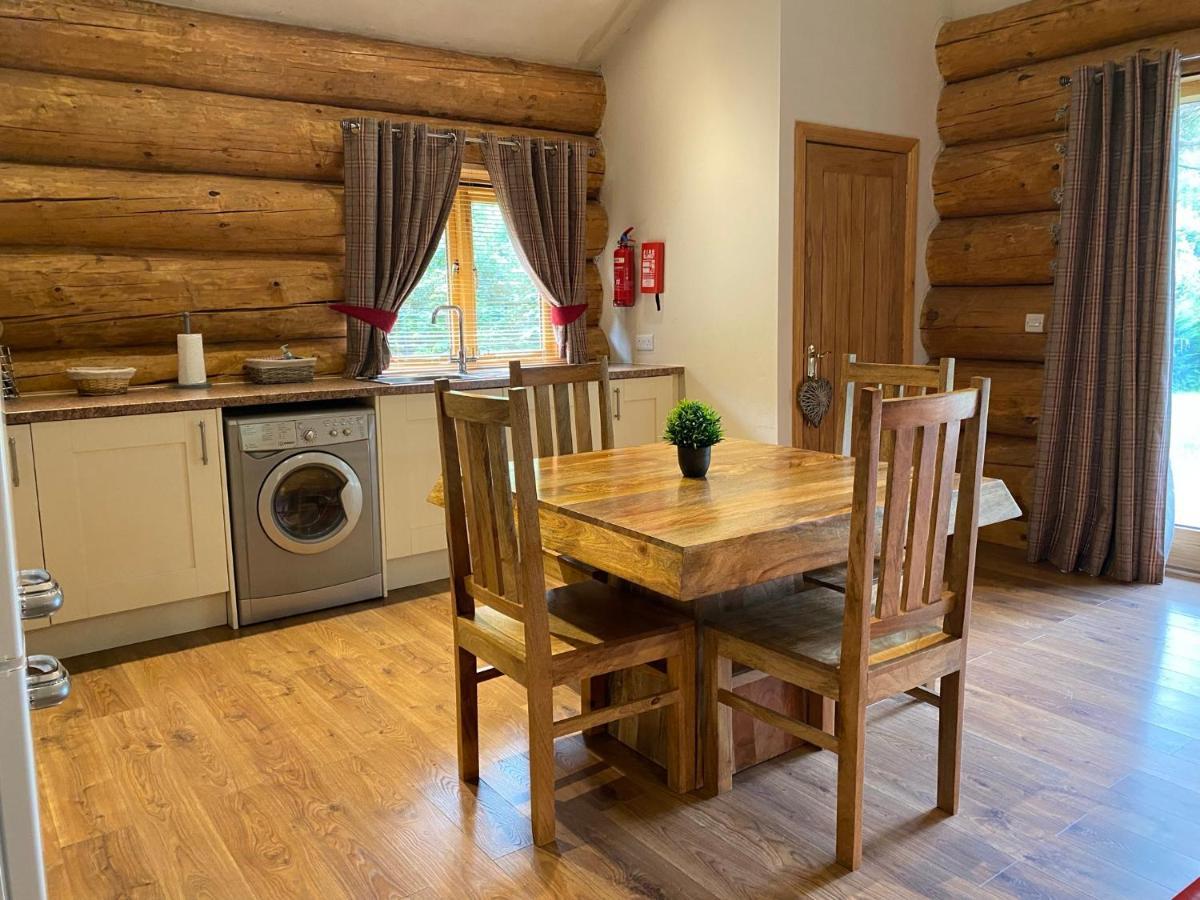 Ewes Water Log Cabins Langholm ภายนอก รูปภาพ