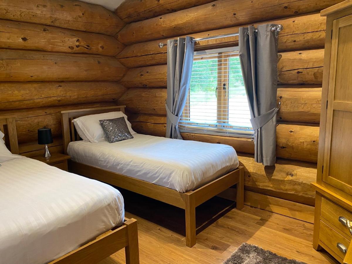 Ewes Water Log Cabins Langholm ภายนอก รูปภาพ