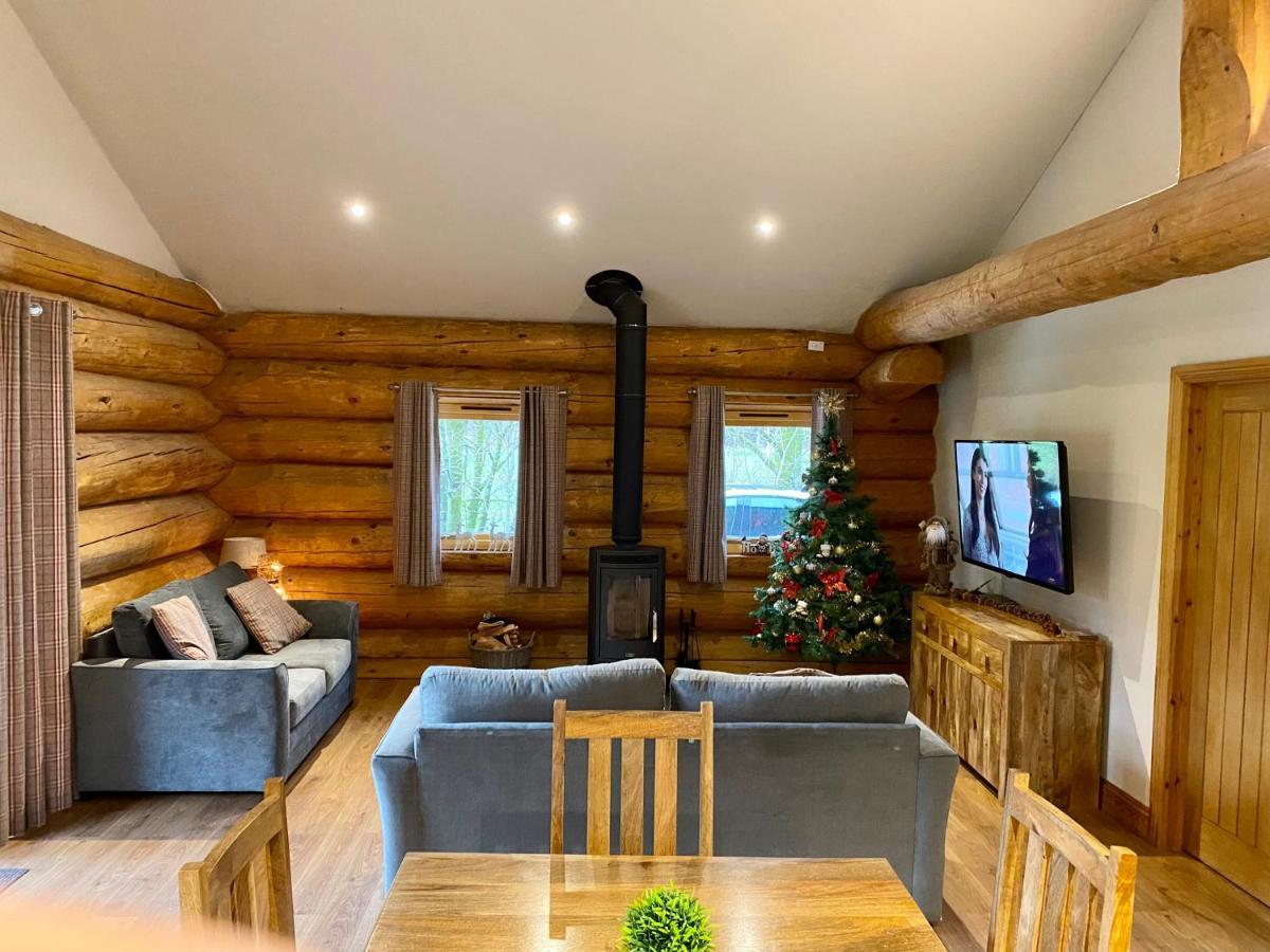 Ewes Water Log Cabins Langholm ภายนอก รูปภาพ