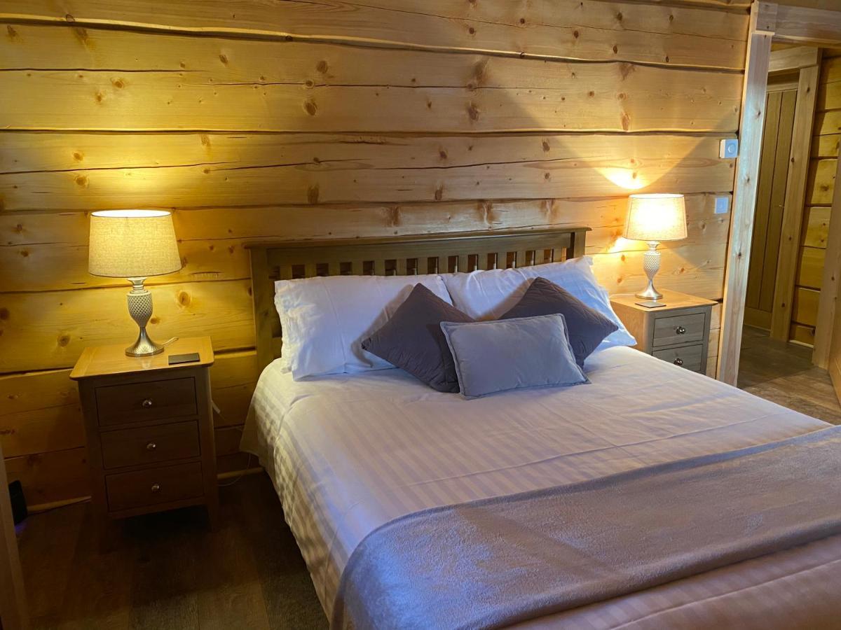 Ewes Water Log Cabins Langholm ภายนอก รูปภาพ