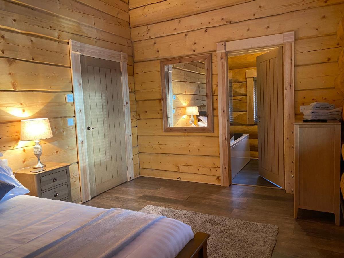 Ewes Water Log Cabins Langholm ภายนอก รูปภาพ