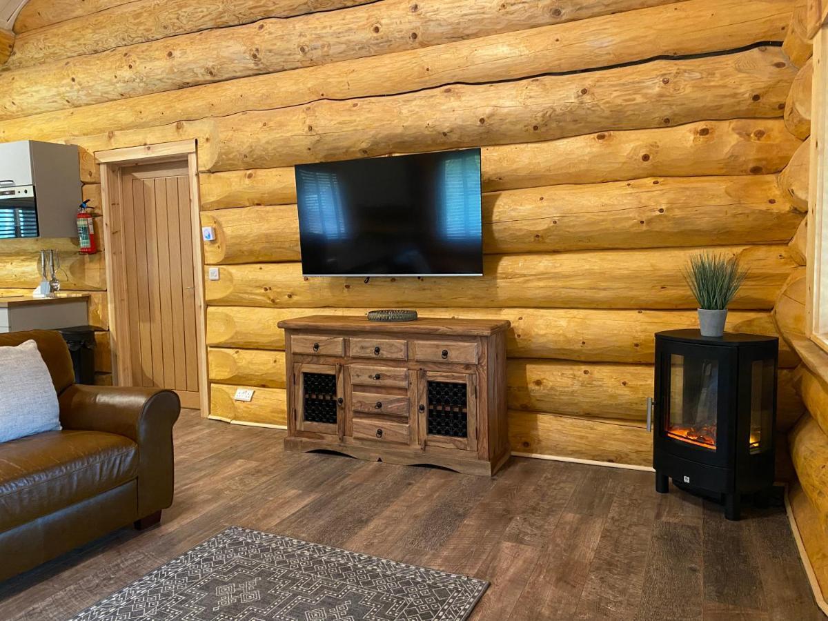 Ewes Water Log Cabins Langholm ภายนอก รูปภาพ