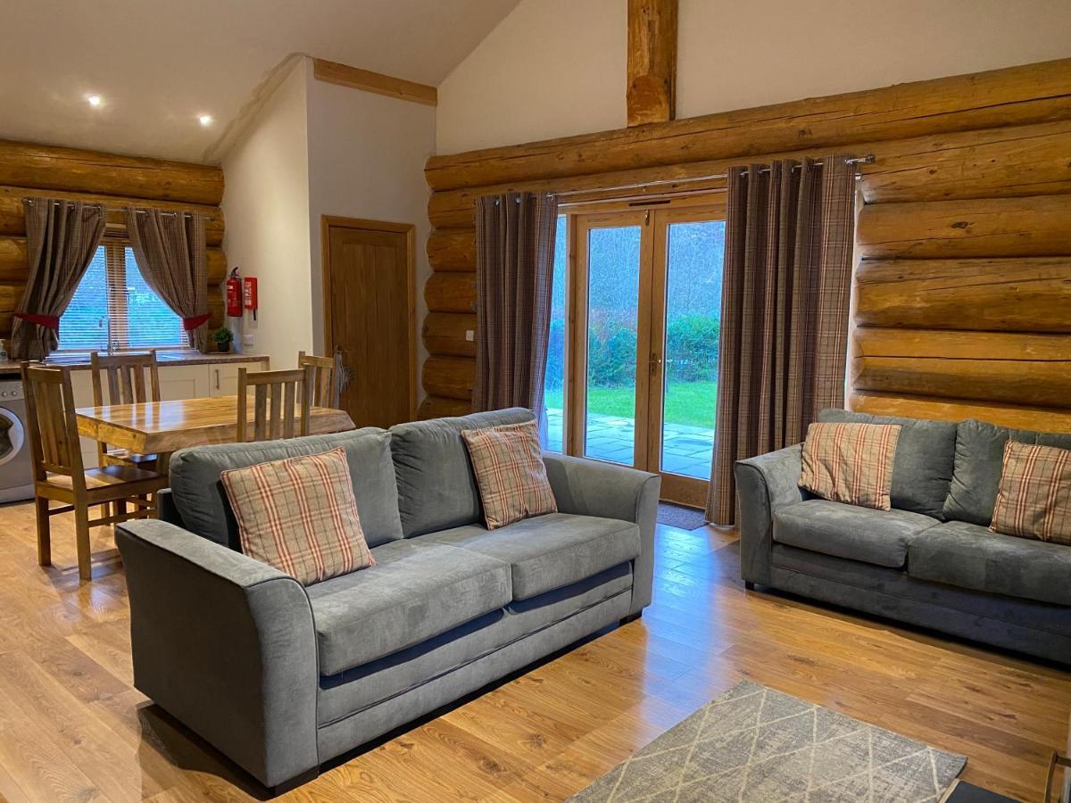 Ewes Water Log Cabins Langholm ภายนอก รูปภาพ