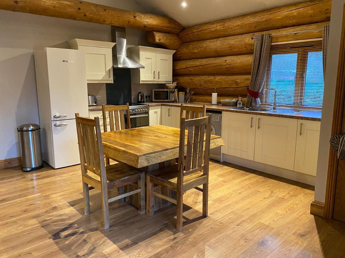 Ewes Water Log Cabins Langholm ภายนอก รูปภาพ