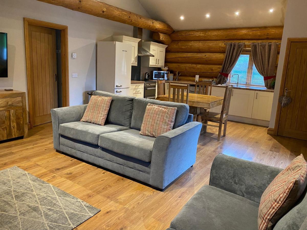 Ewes Water Log Cabins Langholm ภายนอก รูปภาพ