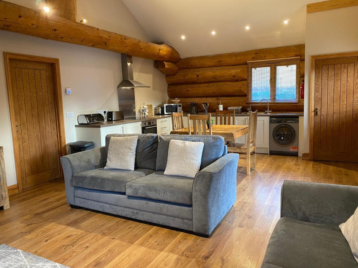 Ewes Water Log Cabins Langholm ภายนอก รูปภาพ