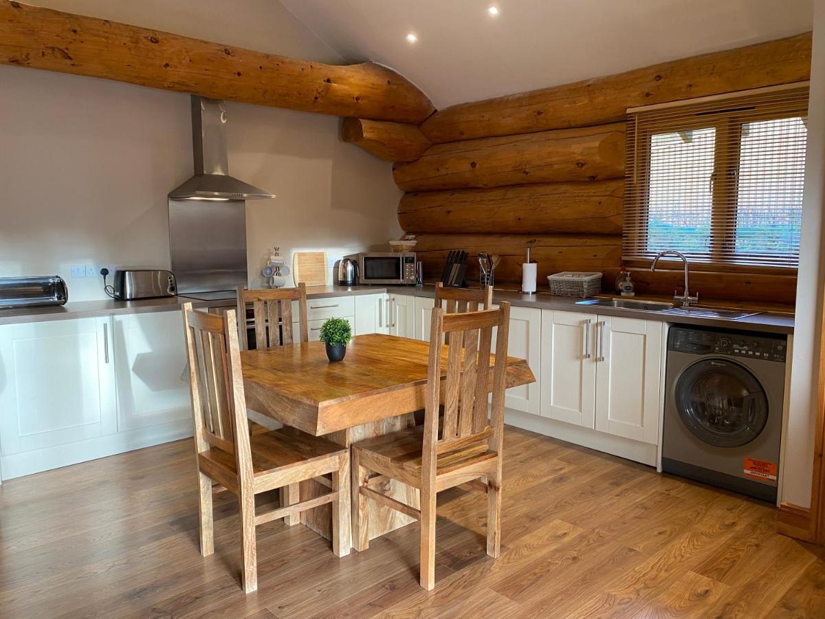 Ewes Water Log Cabins Langholm ภายนอก รูปภาพ