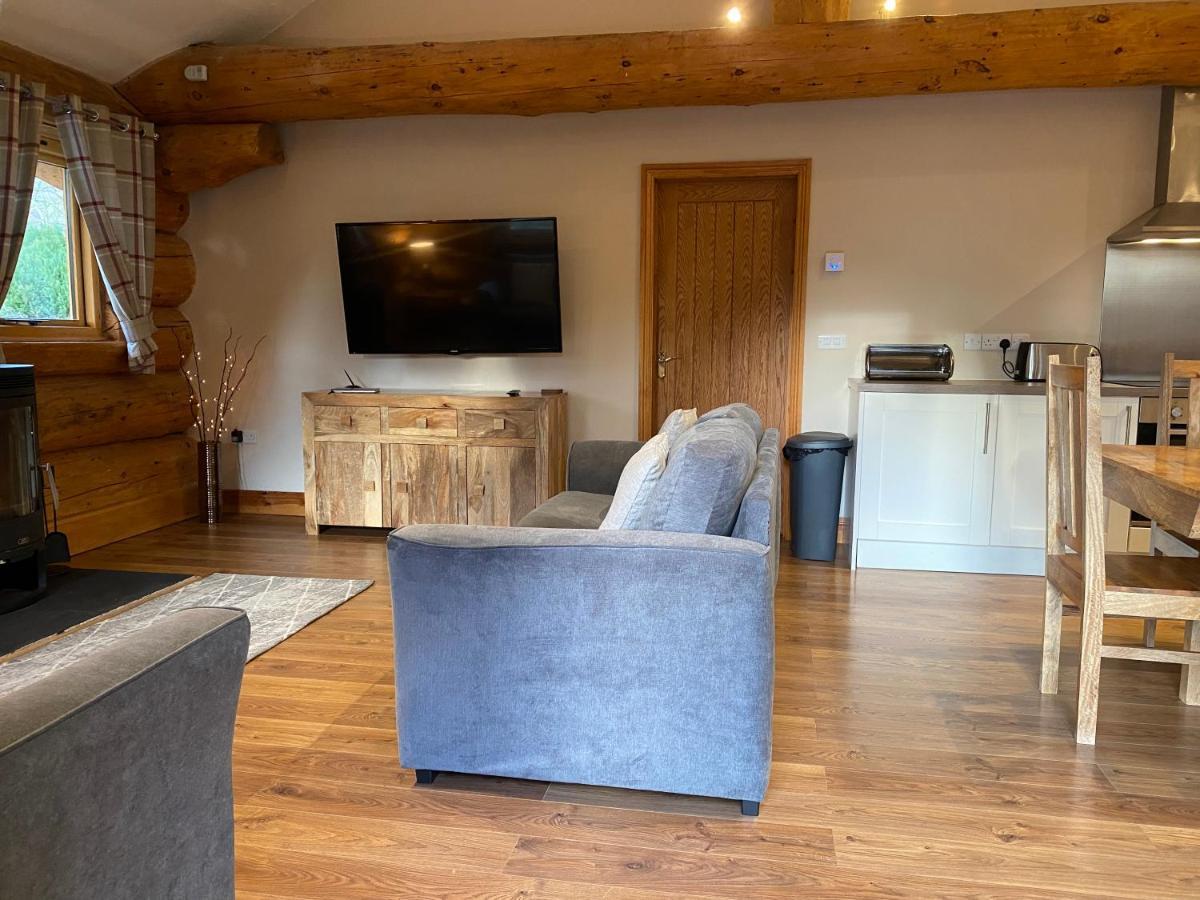 Ewes Water Log Cabins Langholm ภายนอก รูปภาพ