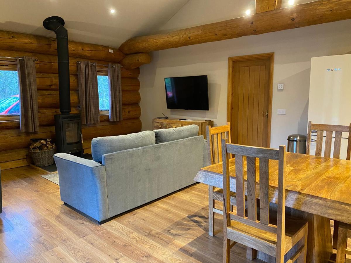Ewes Water Log Cabins Langholm ภายนอก รูปภาพ